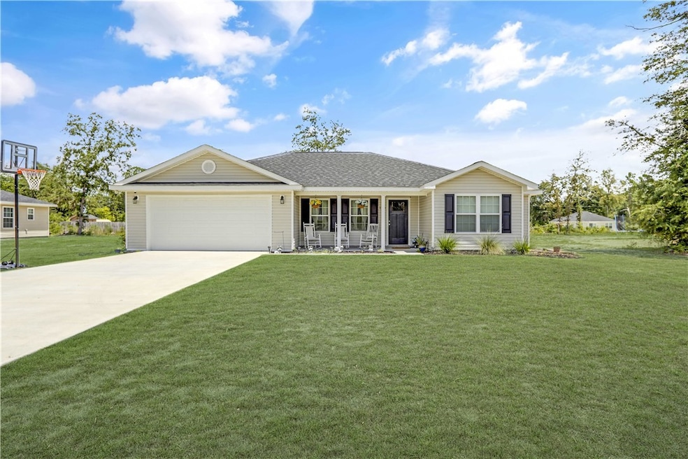 1136 Spring Grove Rd, Jesup, GA 31545 - photo 1