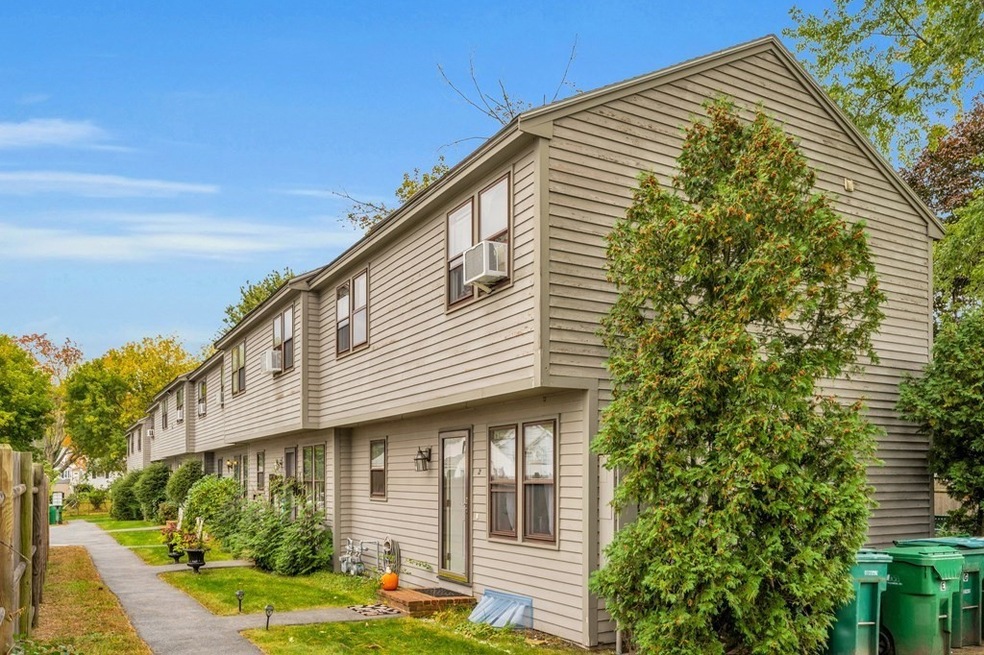 24 Beaver St unit G, Lowell, MA 01850 - photo 1