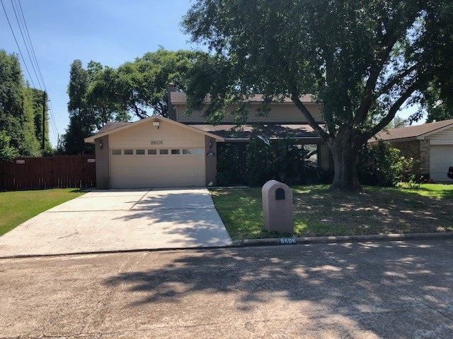 8606 Carriage Creek Dr, Houston, TX 77064 - photo 1