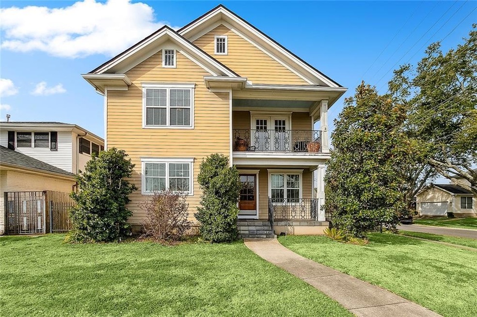 6494 Pontchartrain Blvd., Over 3,100+ sq ft.