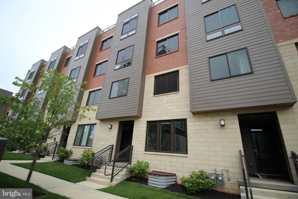 1007 Lakeview Ct, King of Prussia, PA 19406 - photo 1