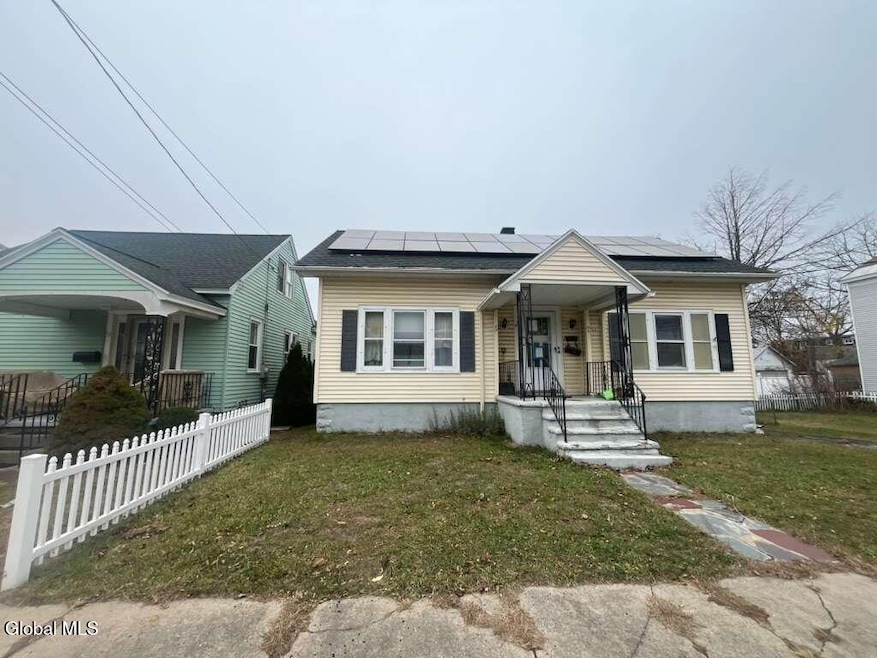 8 Chester St, Schenectady, NY 12304 - photo 1
