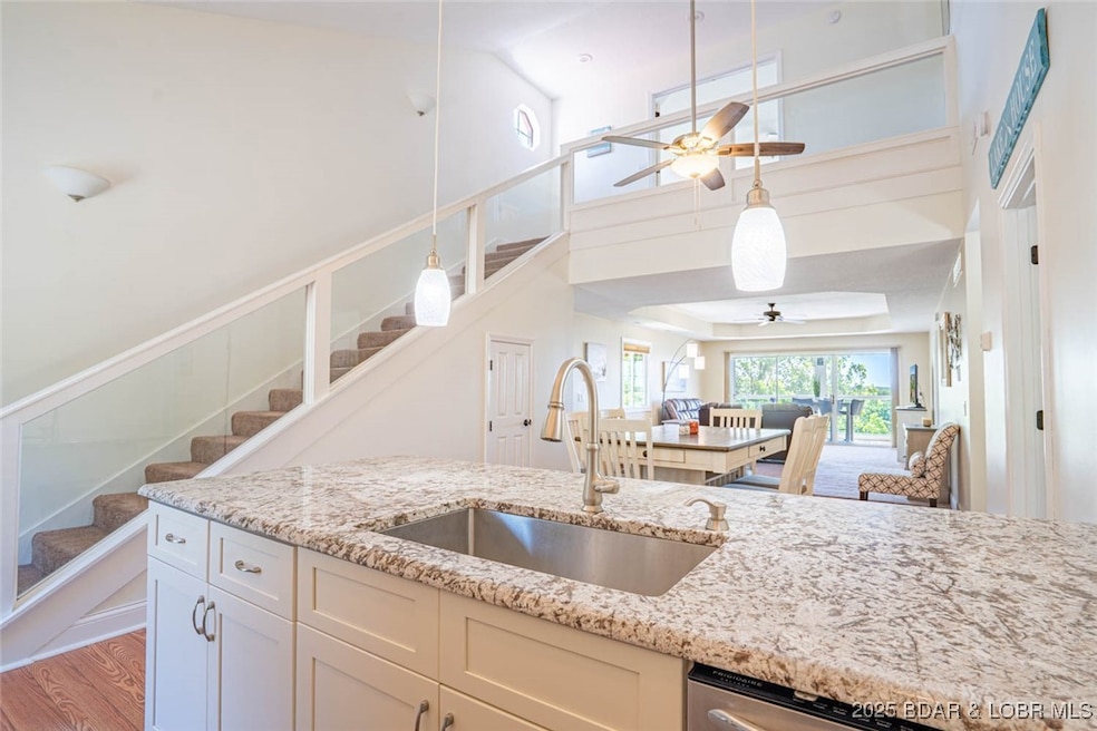 Great open floor plan with vaulted ceilings