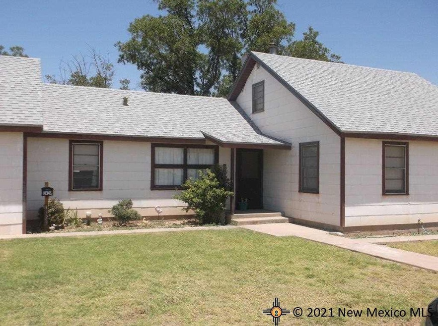 1323 Owens St, Carlsbad, NM 88220 - photo 1