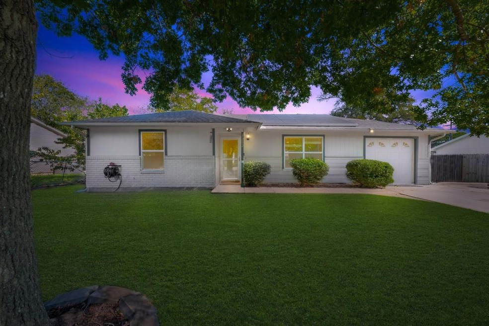 1202 Joslin St, Cleburne, TX 76033 - photo 1