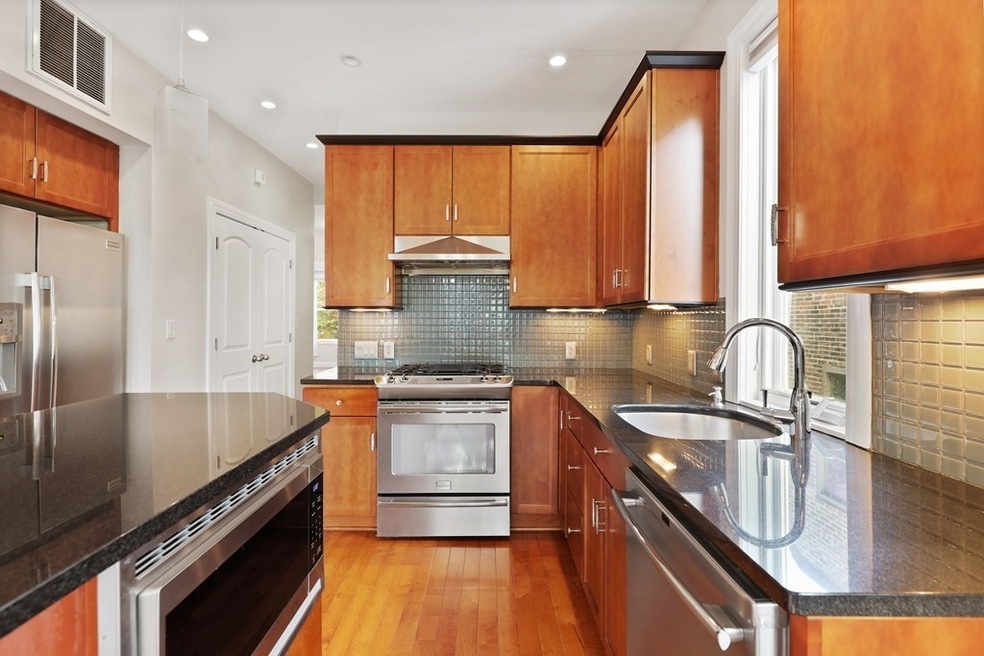 589 E 2nd St unit 2, Boston, MA 02127 - photo 1