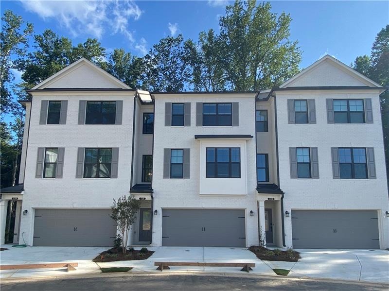 Elegant brick townhomes in a premier Woodstock loc