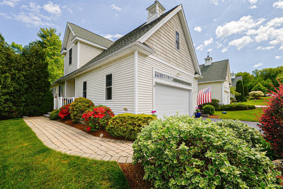 19 Crocketts Way, Stratham, NH 03885 - photo 1