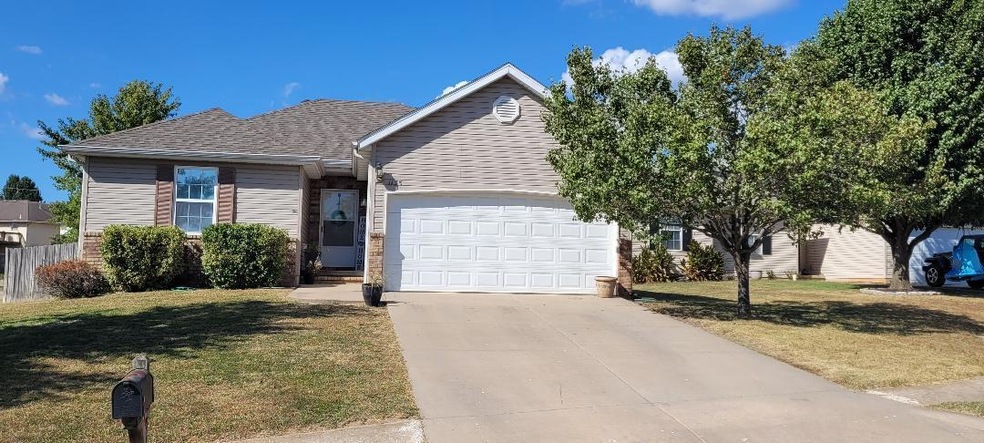 1135 W Almond Ct, Nixa, MO 65714 - photo 1