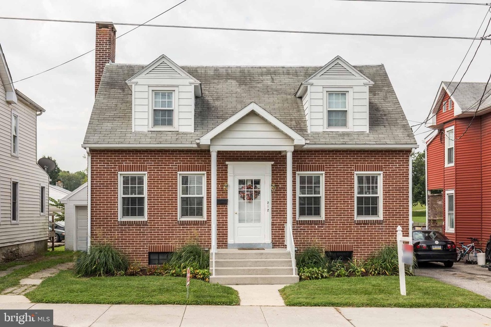 212 N Queen St, Littlestown, PA 17340 - photo 1