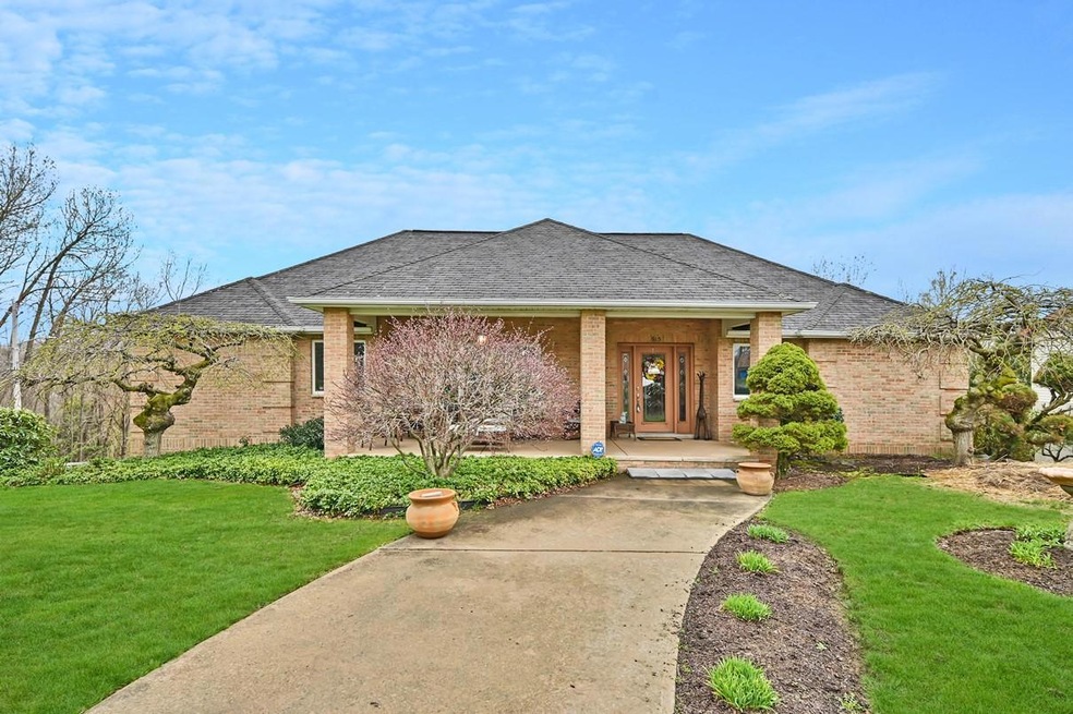 915 Hillcrest Dr, Olyphant, PA 18447 - photo 1