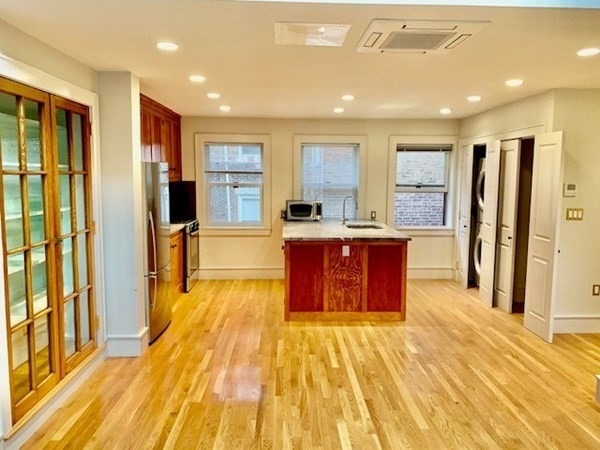 11 Thacher Ct unit 2, Boston, MA 02113 - photo 1
