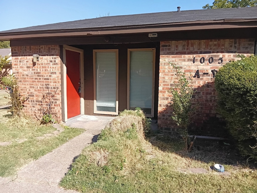 1005 W Sanford St unit A, Arlington, TX 76012 - photo 1