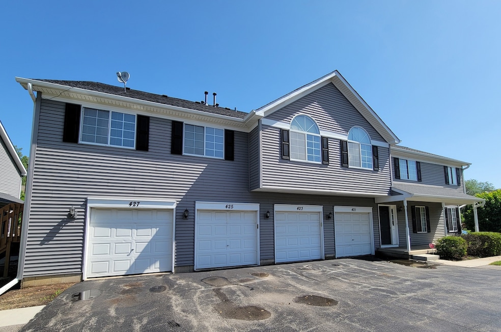 427 Village Creek Dr unit 19D, Lake In the Hills, IL 60156 - photo 1