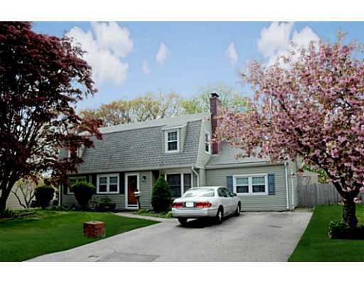 207 Richmond Dr, Warwick, RI 02888 - photo 1