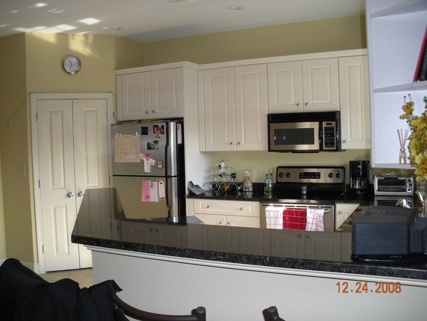 188 Summer St unit 8, Weymouth, MA 02188 - photo 1