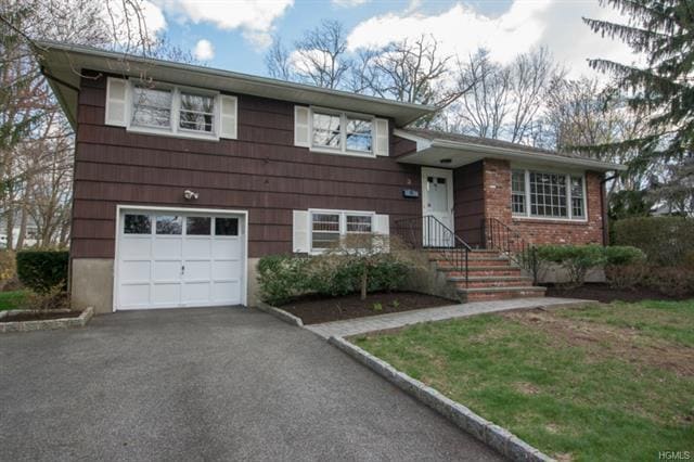 3 Deerwood Dr, New City, NY 10956 - photo 1