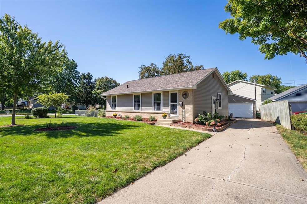 1206 3rd Ave SE, Altoona, IA 50009 - photo 1