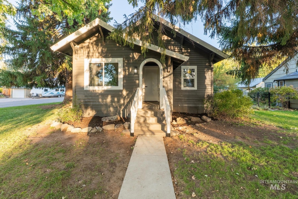 956 W 1st St, Weiser, ID 83672 - photo 1