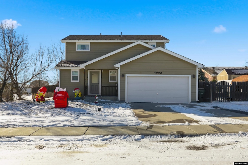 4902 Rimrock Dr, Bar Nunn, WY 82601 - photo 1