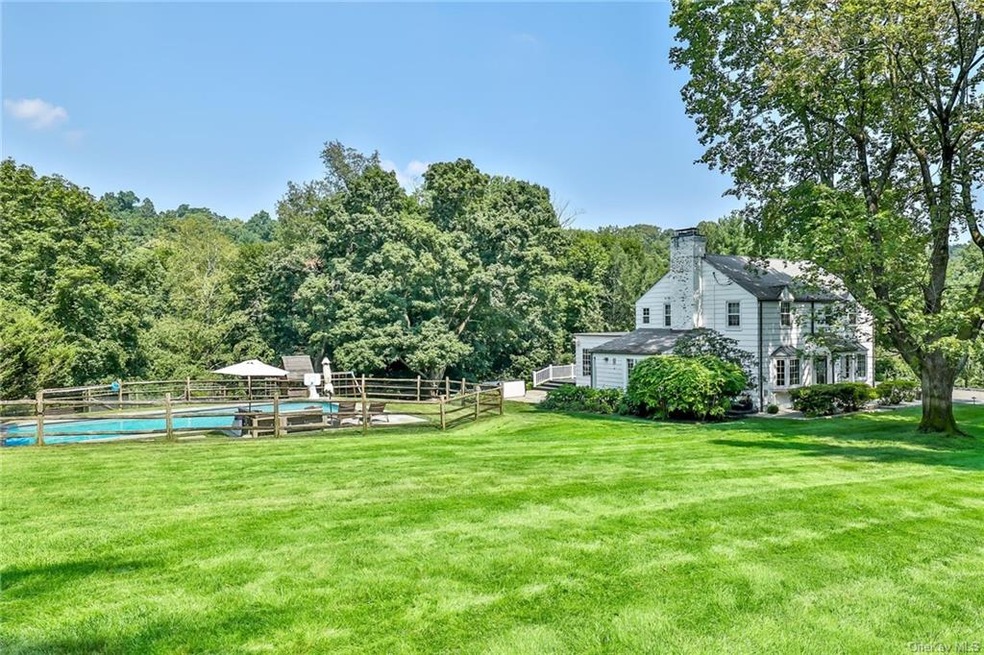 2 Munson Pond Ln, Pleasantville, NY 10570 - photo 1