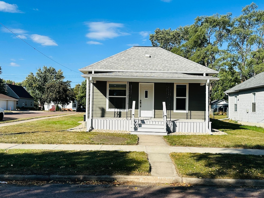 800 E Hanson Ave, Mitchell, SD 57301 - photo 1