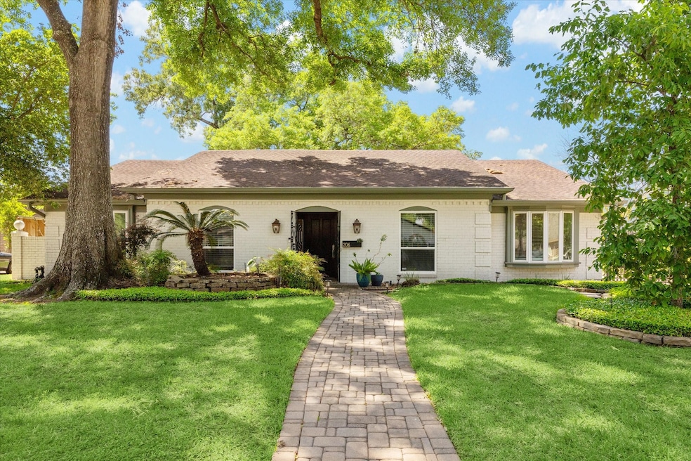 206 Briar Hill Dr, Houston, TX 77042 - photo 1