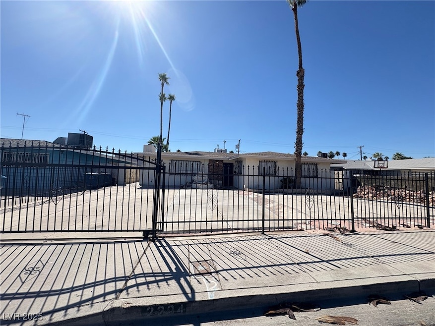 2204 Isabelle Ave, Las Vegas, NV 89101 - photo 1