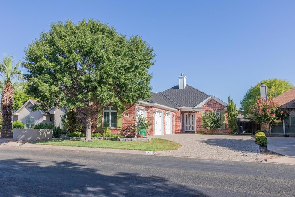 1942 Valleyview Dr, San Angelo, TX 76904 - photo 1