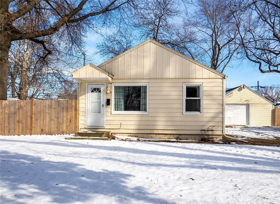 4135 Columbia St, Des Moines, IA 50313 - photo 1