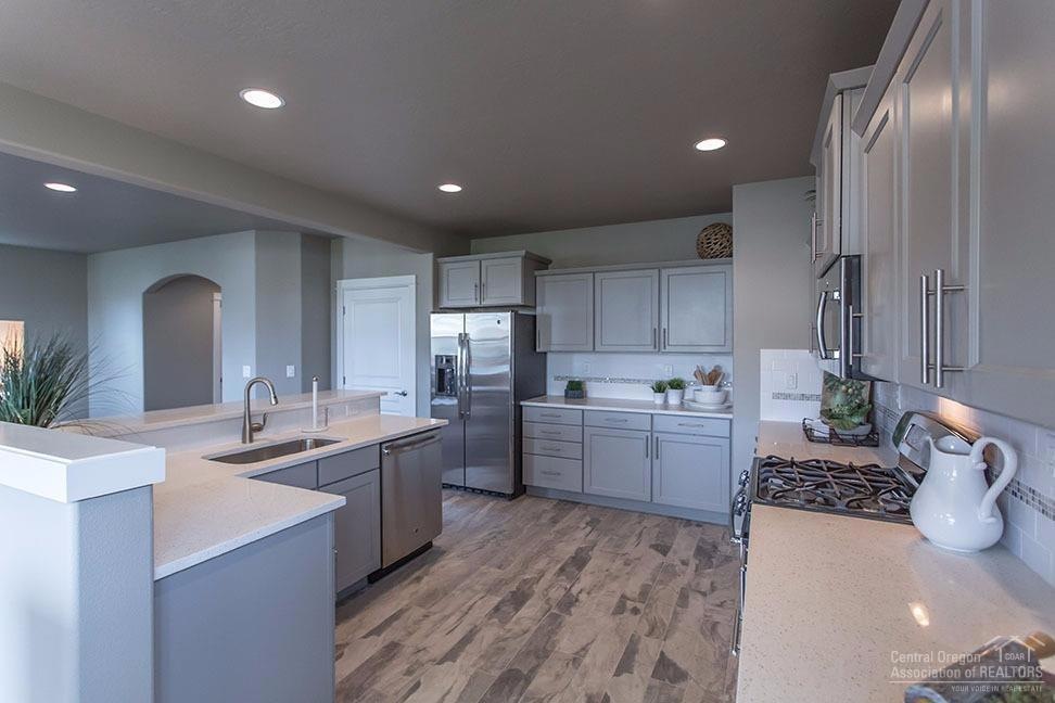 3643 SW Pumice Stone Ave, Redmond, OR 97756 - photo 1