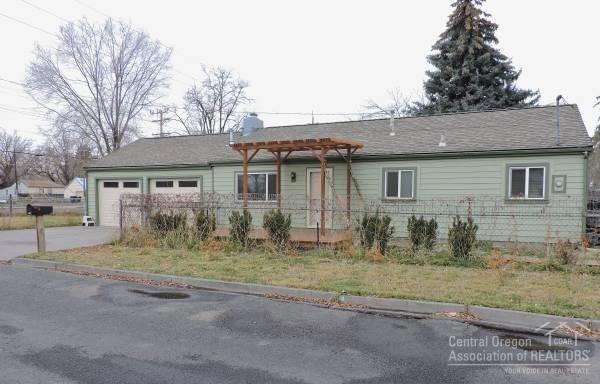 113 NW 2nd St, Redmond, OR 97756 - photo 1