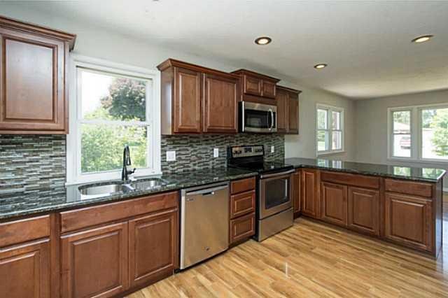 1910 Payton Ave, Des Moines, IA 50315 - photo 1