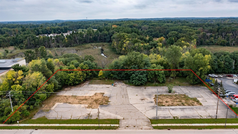 1015 W Fulton St, Waupaca, WI 54981 - photo 1