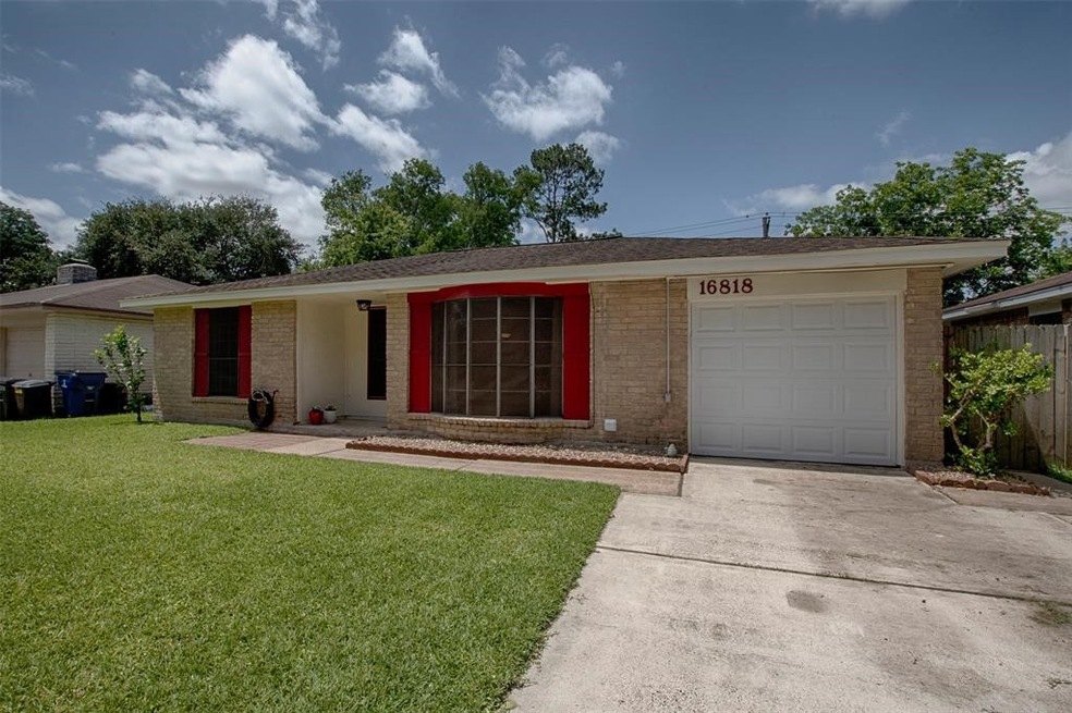 16818 David Glen Dr, Friendswood, TX 77546 - photo 1