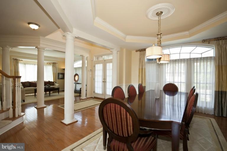 860 Queens Park Dr, Owings Mills, MD 21117 - photo 1