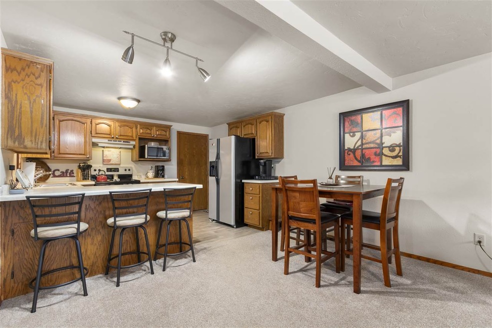 2470 W Glendale Ave unit 2A, Appleton, WI 54914 - photo 1