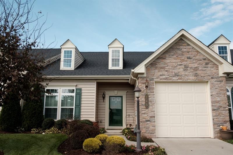 Single car garage with double wide driveway!!