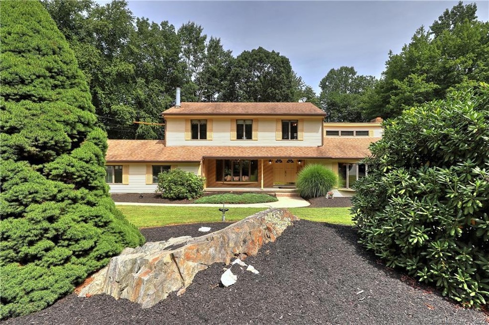 601 Aspen Ln, Orange, CT 06477 - photo 1