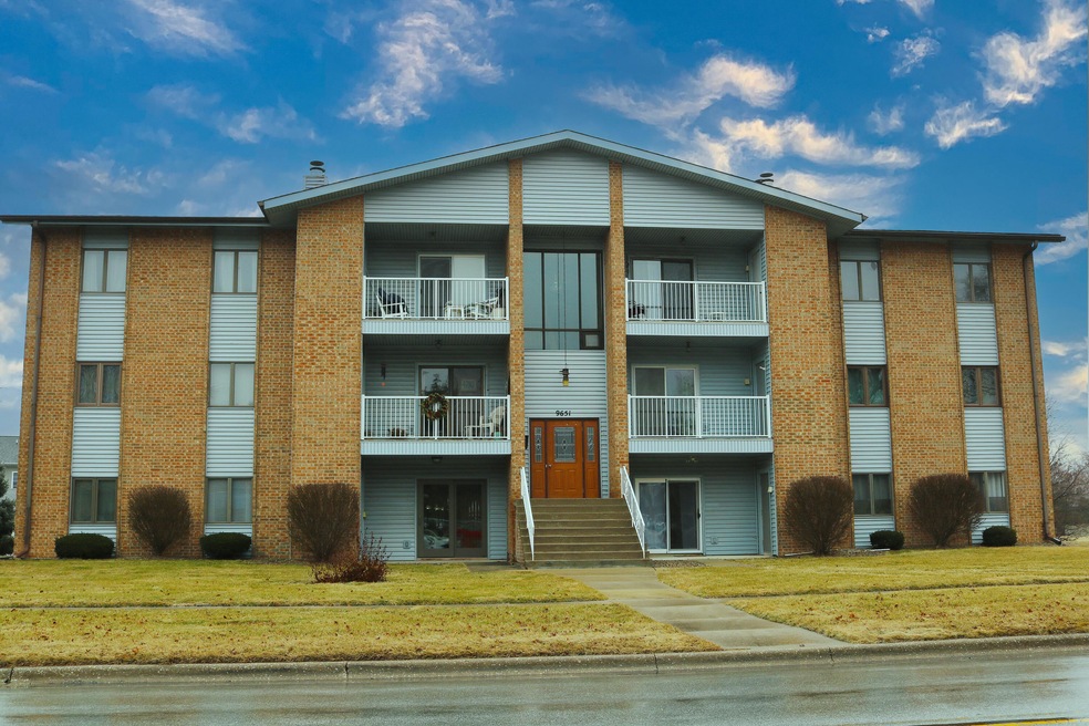 9651 Merrillville Rd unit 304, Crown Point, IN 46307 - photo 1