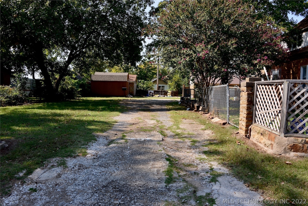 207 N Ferguson St, Henryetta, OK 74437 - photo 1