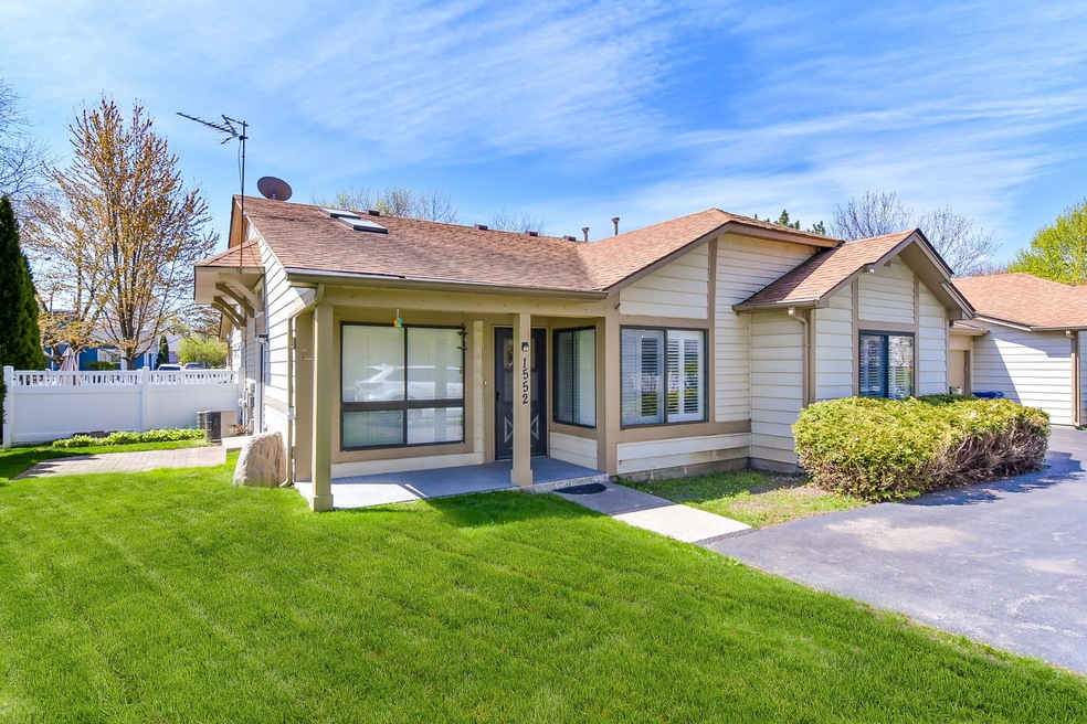 1552 Ranchview Dr, Naperville, IL 60565 - photo 1