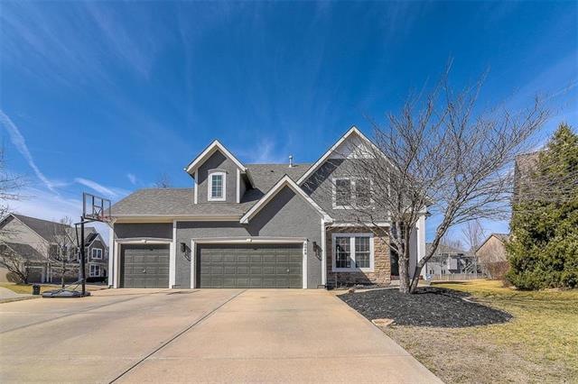 Beautiful corner lot in a cul-de-sac!