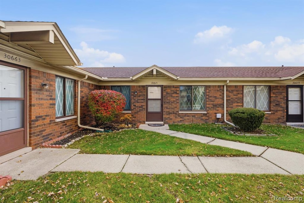 30671 Washington Blvd, Warren, MI 48093 - photo 1