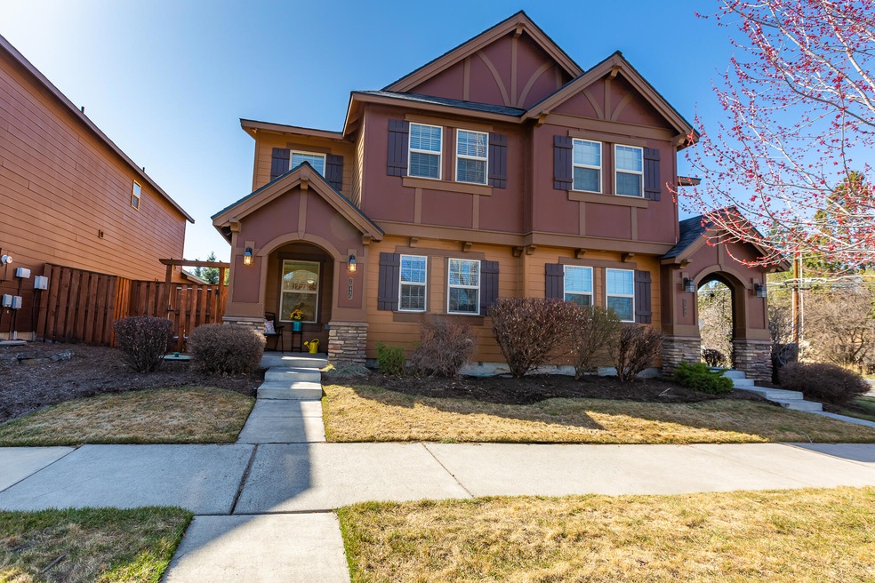 20445 Brentwood Ave, Bend, OR 97702 - photo 1