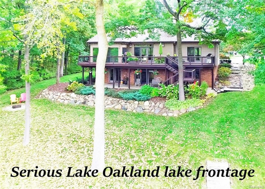 Spectacular setting on Lake Oakland backing up to 