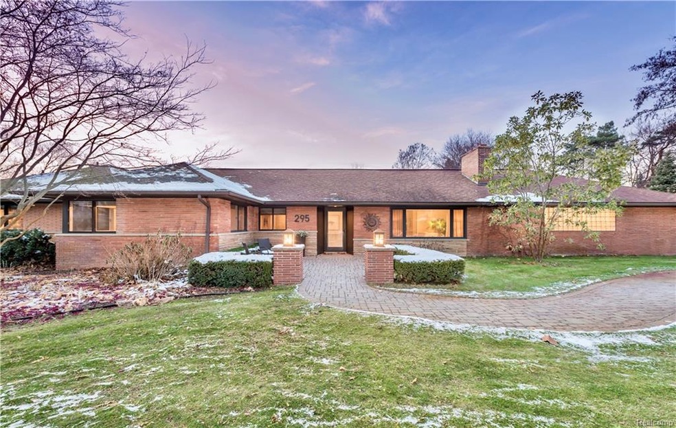 STUNNING MID-CENTURY MODERN RENOVATED IN 2010