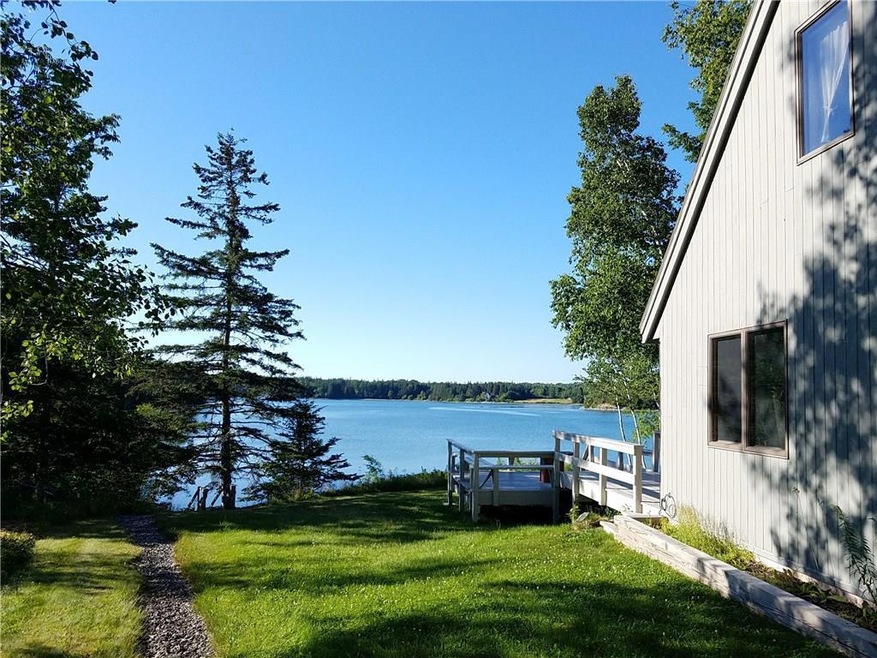 Post and beam cottage with views...