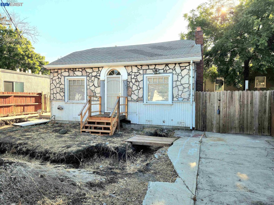 2304 Sacramento St, Berkeley, CA 94702 - photo 1