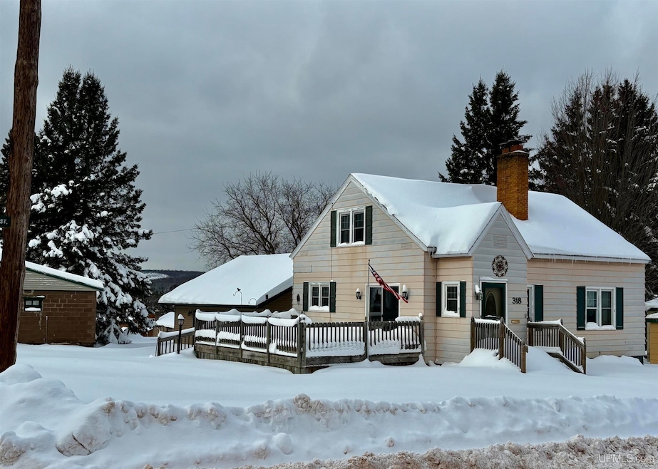 318 S Moore St, Bessemer, MI 49911 - photo 1